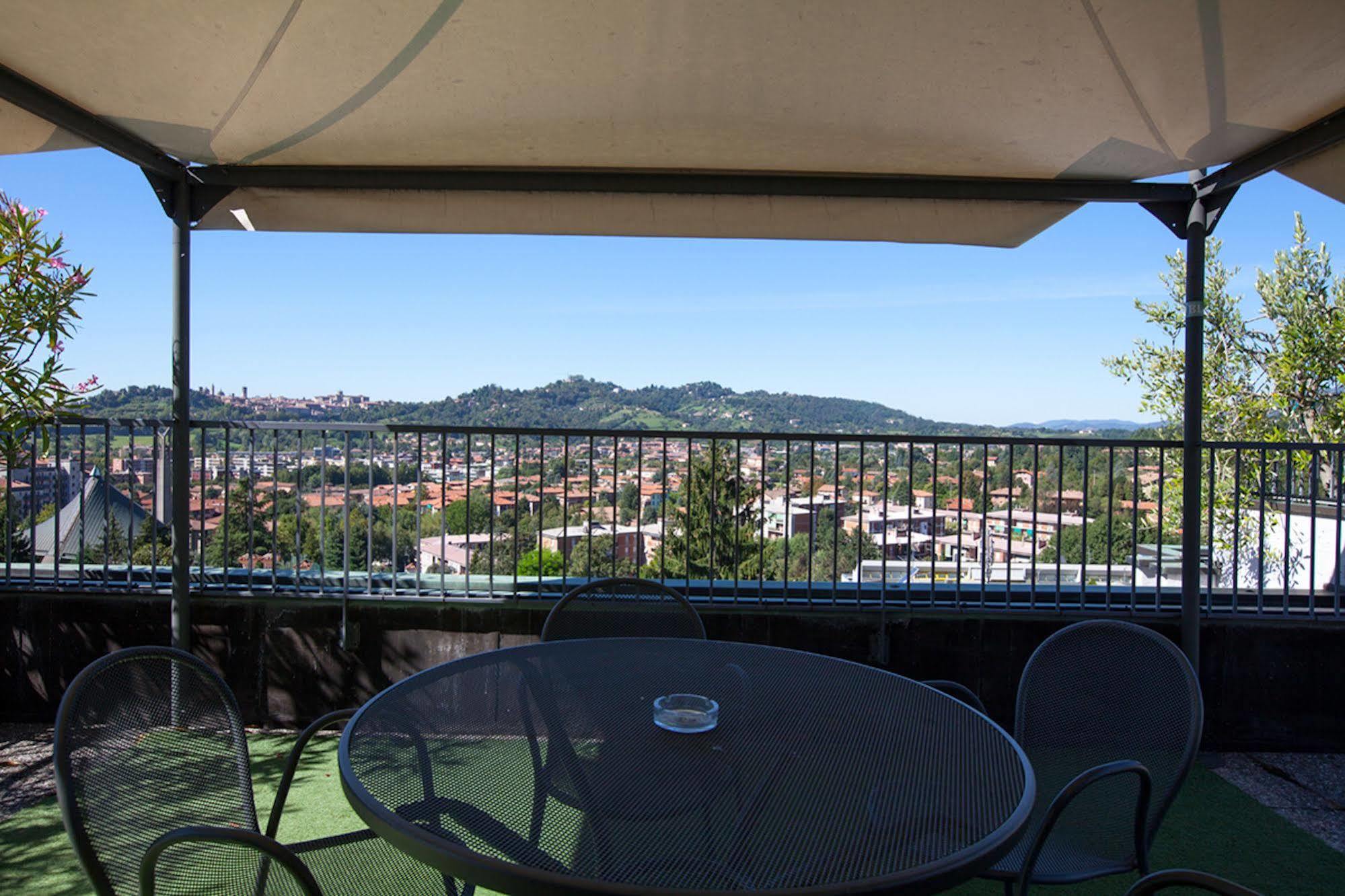 Ostello Di Bergamo Torre Boldone Buitenkant foto